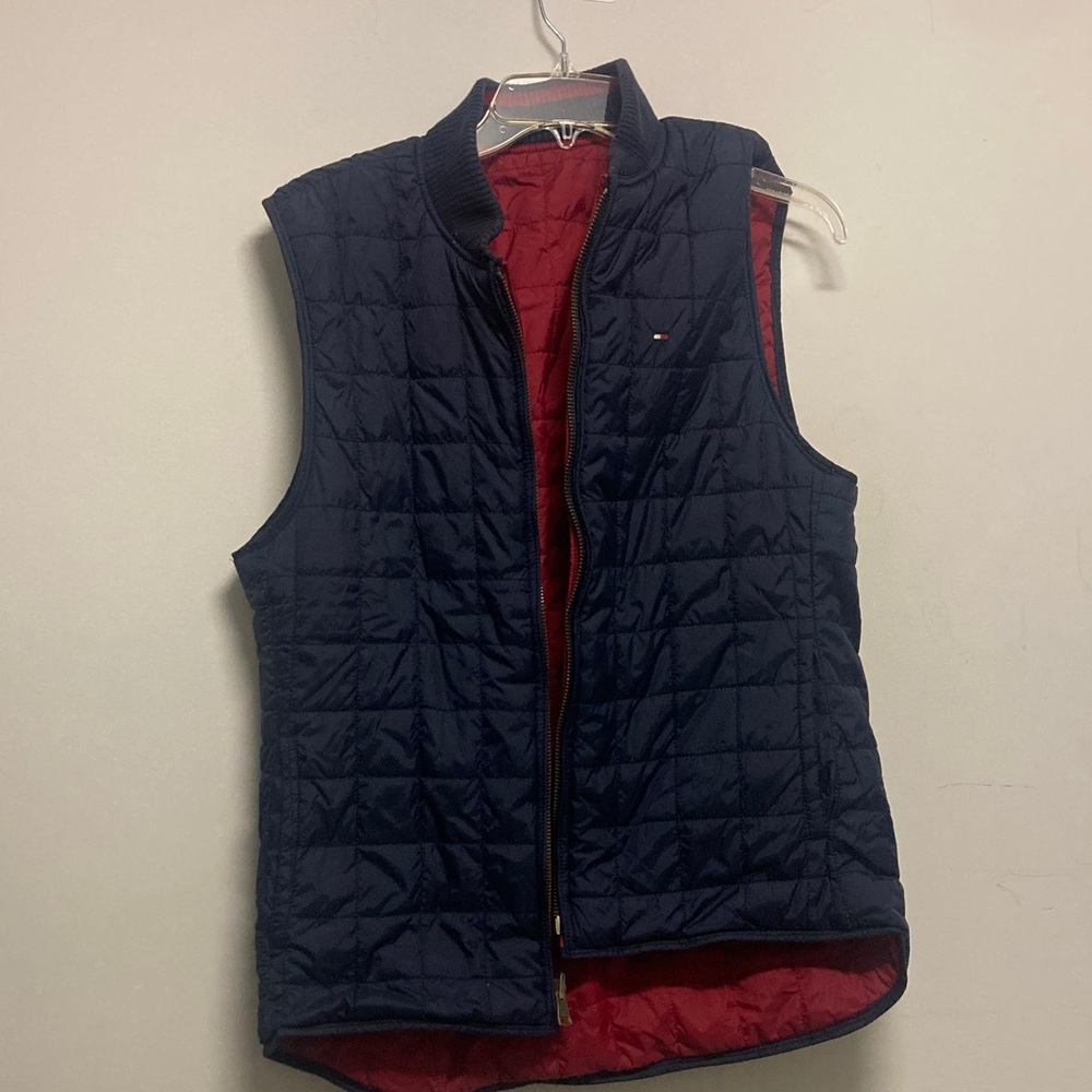 TOMMY HILFIGER/ Reversible Navy and red Quilted Vest